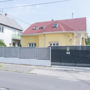 Hi-bp Garden City Batsanyi 3 Rooms, Upstairs Near The City Train With Free Parking Apartman